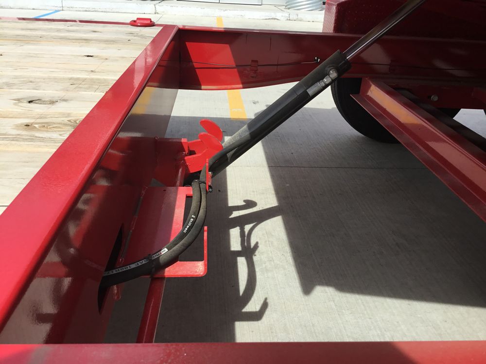 Diamond C HDT 28 Ft Triple Axle Gooseneck Tilt-Bed Trailer, large image number 11