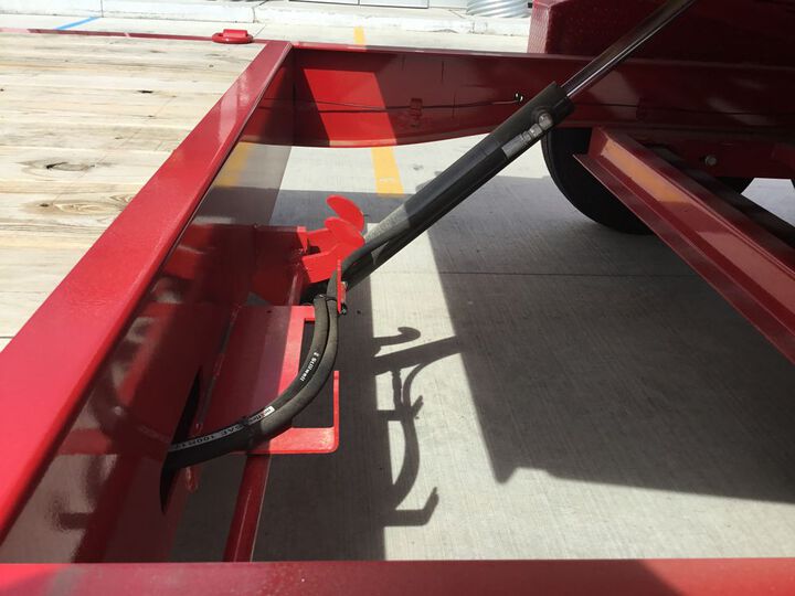 Diamond C HDT 28 Ft Triple Axle Gooseneck Tilt-Bed Trailer, large image number 10