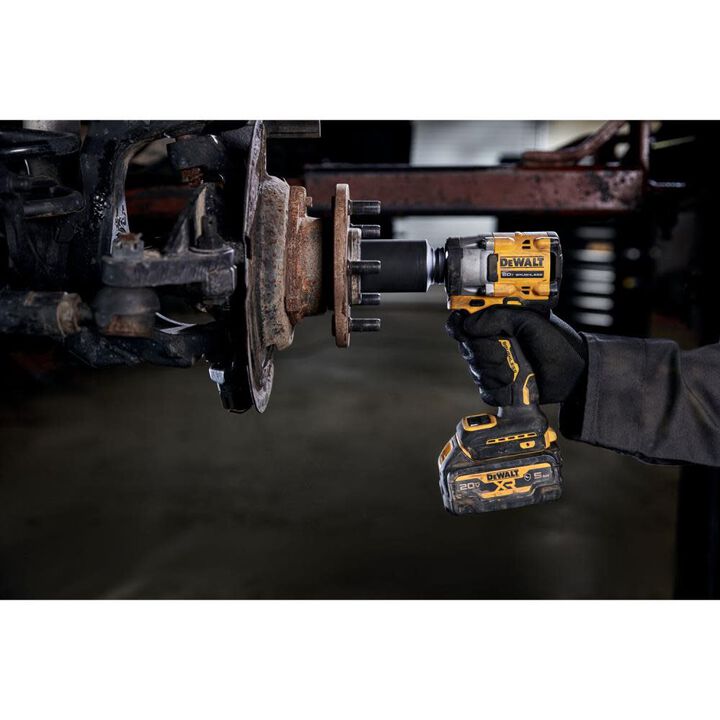 DEWALT ATOMIC 20V MAX 3/8 inch Impact Wrench with Hog Ring (Bare Tool) and Protective Boot, large image number 3