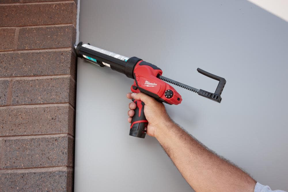 Milwaukee m12 hotsell caulking gun
