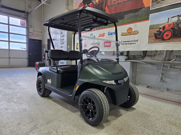 E-Z-GO Valor 2-Seat Electric Golf Cart Matte Green, large image number 3