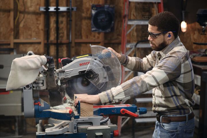 Bosch 18V 12 Inch Dual-Bevel Miter Saw Kit - Reconditioned, large image number 14