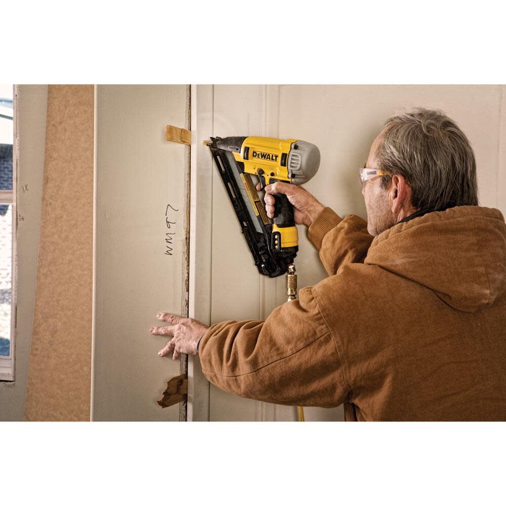 DEWALT 15 Gauge Precision Point Finish Nailer, large image number 2