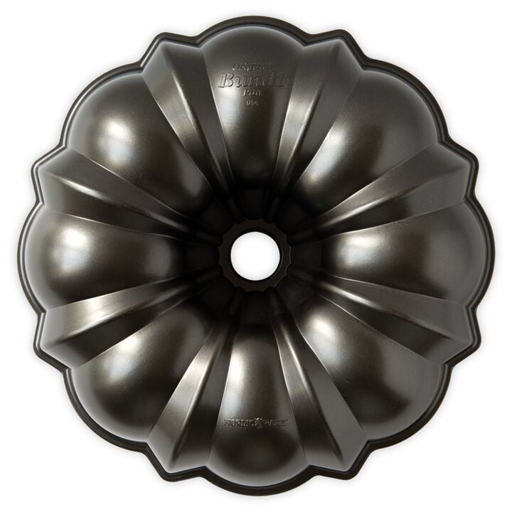 Nordic Ware 10-1/2 Inch Round Cast Aluminum Original ProCast Bundt Pan Graphite, large image number 4