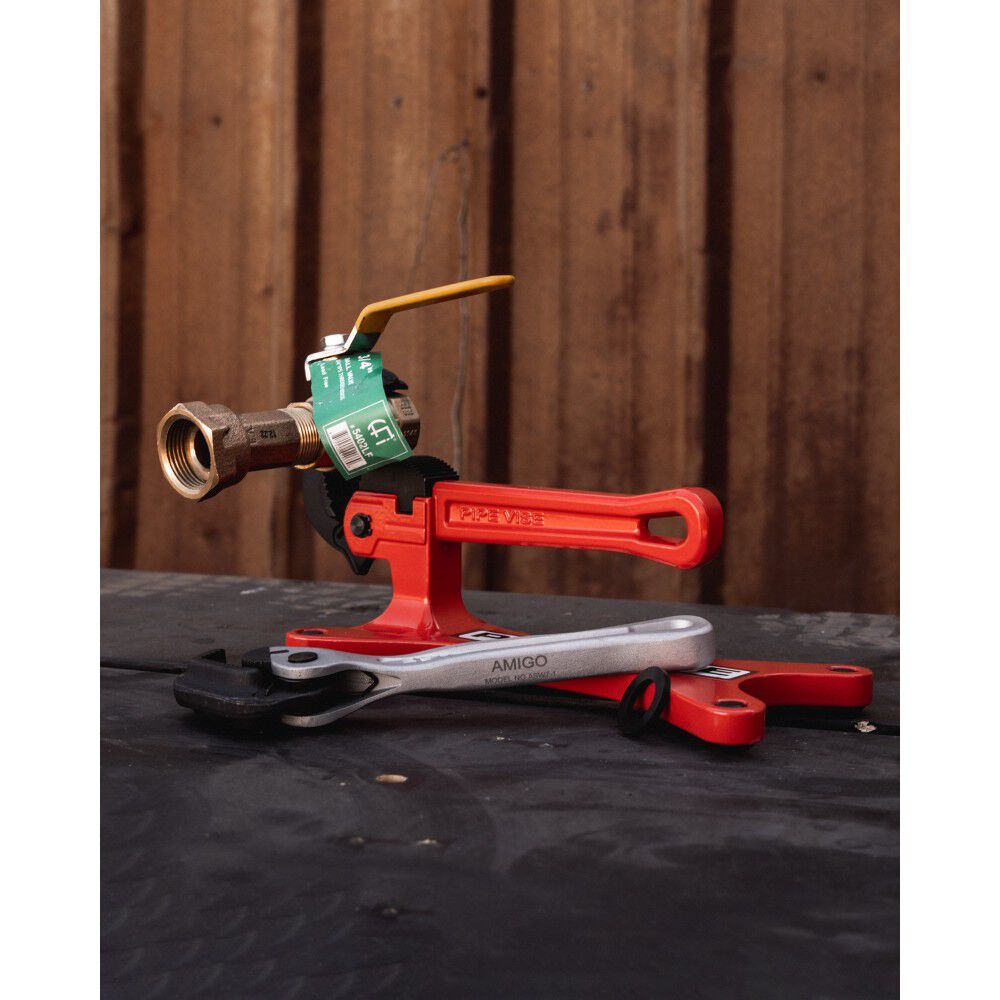 Pipe Vise The Amigo 1/2 Inch - 1 Inch Pipe Wrench with Contoured Handle, large image number 6