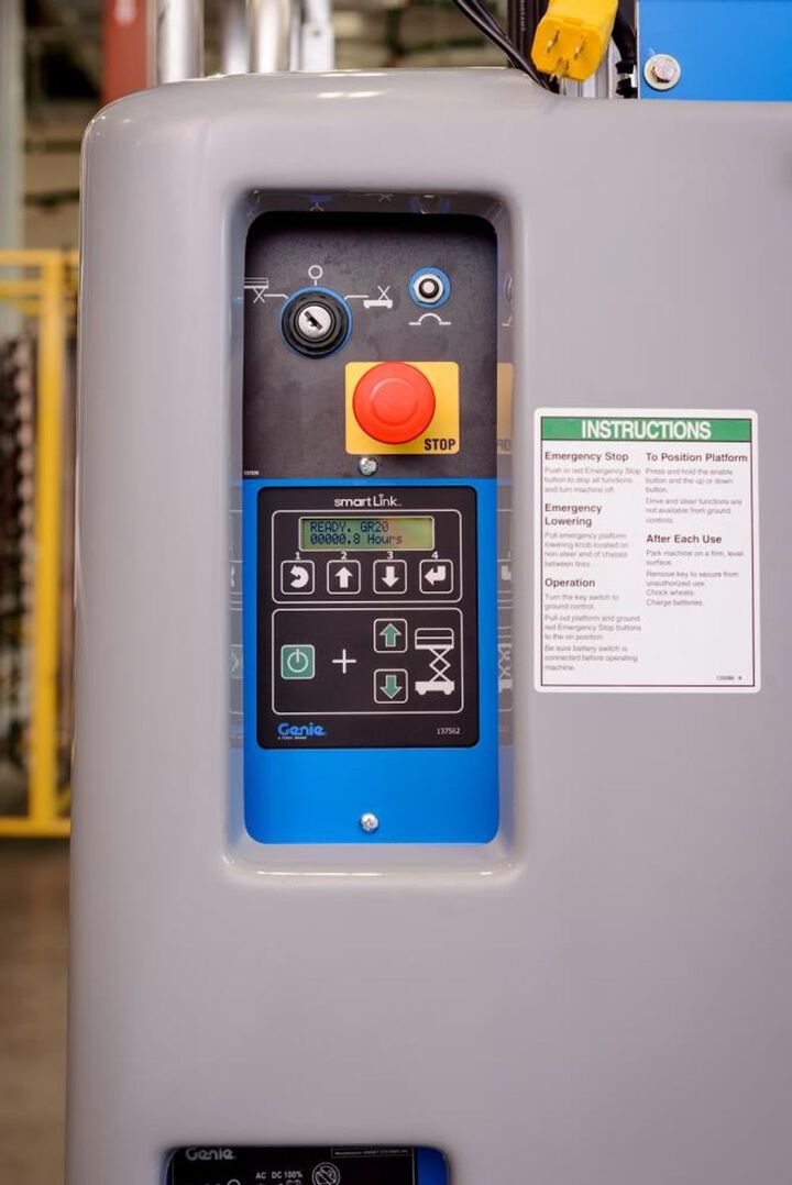 Genie Runabout Vertical Mast Lift 20' Platform Height 350# Lift Capacity Electric, large image number 6