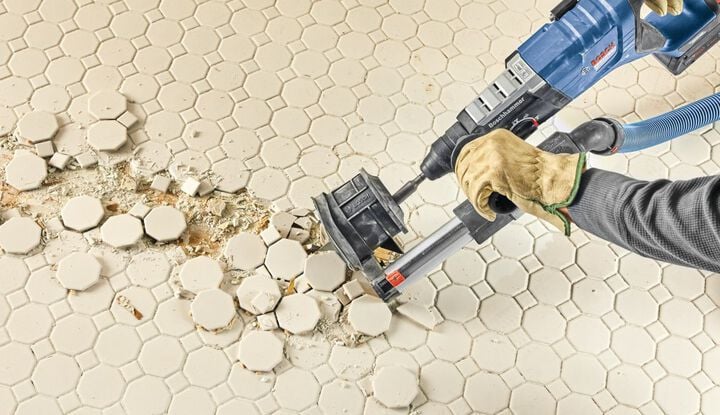 Bosch 18V SDS plus Bulldog 1 1/8 in Rotary Hammer Kit with 2 CORE18V 8Ah PROFACTOR Batteries Factory Reconditioned, large image number 10