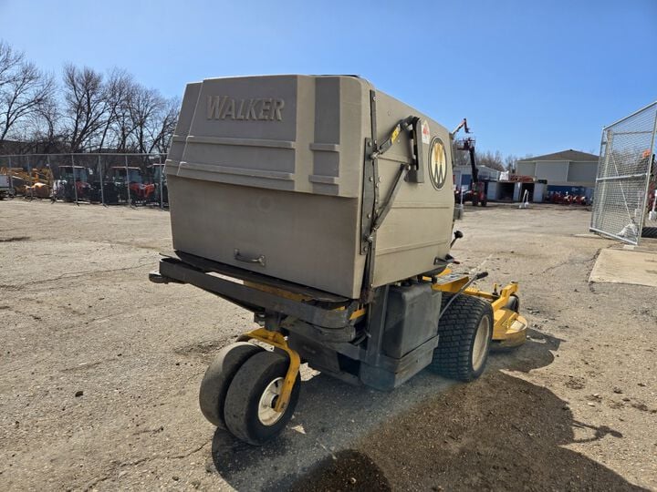 Walker T25I 48 Inch Front Mount Riding Mower Used 2018, large image number 4