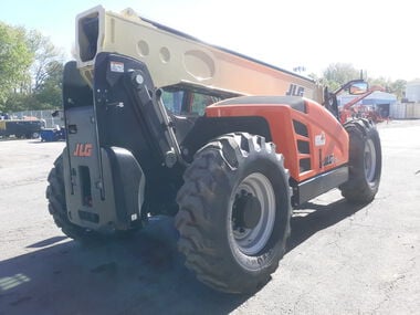 JLG 9000lb/43 Ft. Telehandler, large image number 3