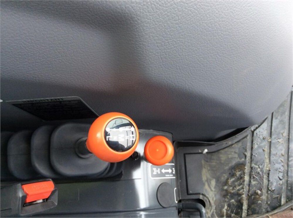 Kubota 40HP Deluxe Utility Tractor - 4WD - Cab with Heat and A/C, large image number 22