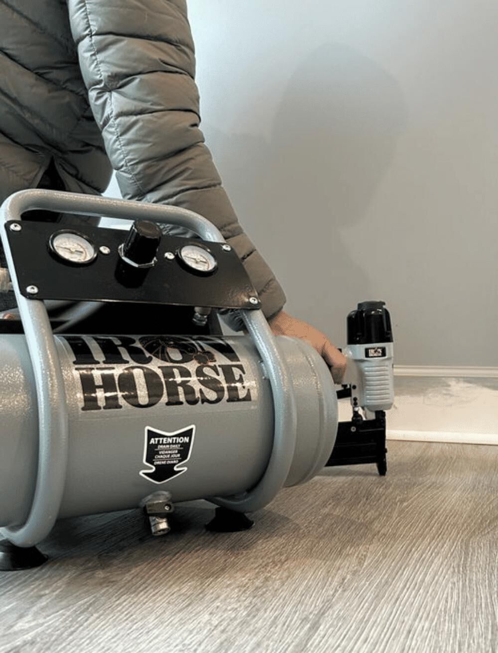 Iron Horse 2 Gallon 1HP Hot Dog Air Compressor with Accessory Kit, large image number 9