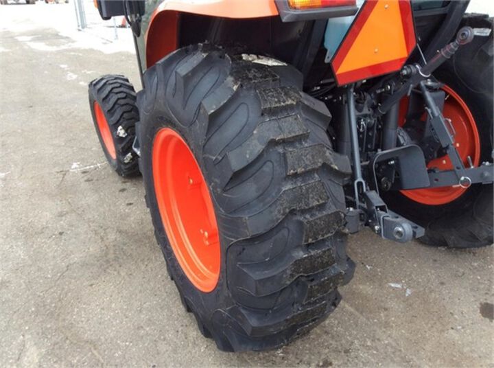 Kubota 40HP Deluxe Utility Tractor - 4WD - Cab with Heat and A/C, large image number 9