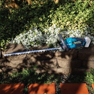 meesterwerk bloeden Betrouwbaar Makita 18V LXT 24" Hedge Trimmer Lithium-Ion Brushless Cordless Bare Tool  XHU09Z from Makita - Acme Tools