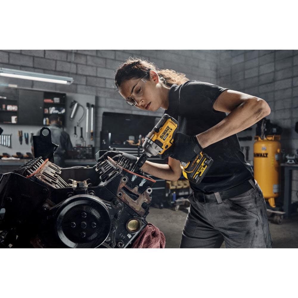 DEWALT 20V MAX XR 1/2in Mid Range Impact Wrench with Hog Ring Anvil & Oil Resistant Batteries Kit, large image number 7