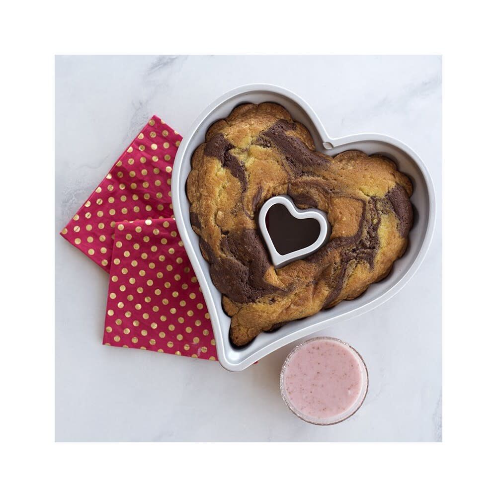 Nordic Ware 10-1/2 Inch Cast Aluminum 10 Cup Elegant Heart Bundt Pan Toffee, large image number 3