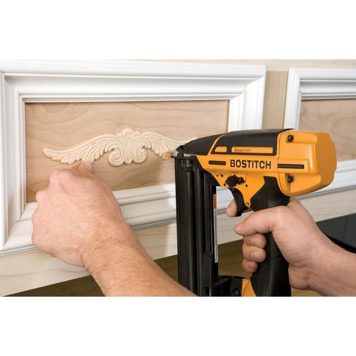 Bostitch 2.125-in x 18-Gauge Clip Head Brad Pneumatic Nail Gun Kit, large image number 3