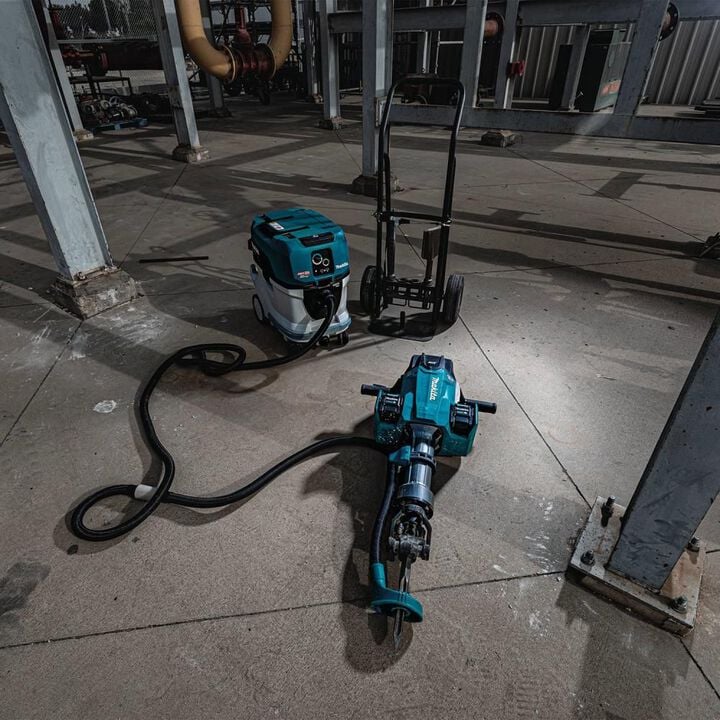 Makita 80V max (40V max X2) XGT Brushless 70 lb. 1-1/8 Inch Hex AVT Breaker Hammer 8 Ah Kit, AWS Capable with 4 Batteries, large image number 4