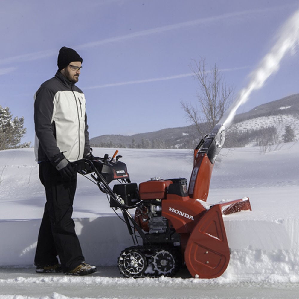 Honda 13HP 32 Inch Two Stage Track Drive Snow Blower - Electric Start, large image number 4