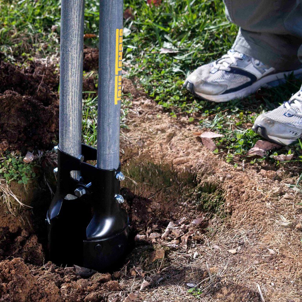 Small hole digger outlet tool