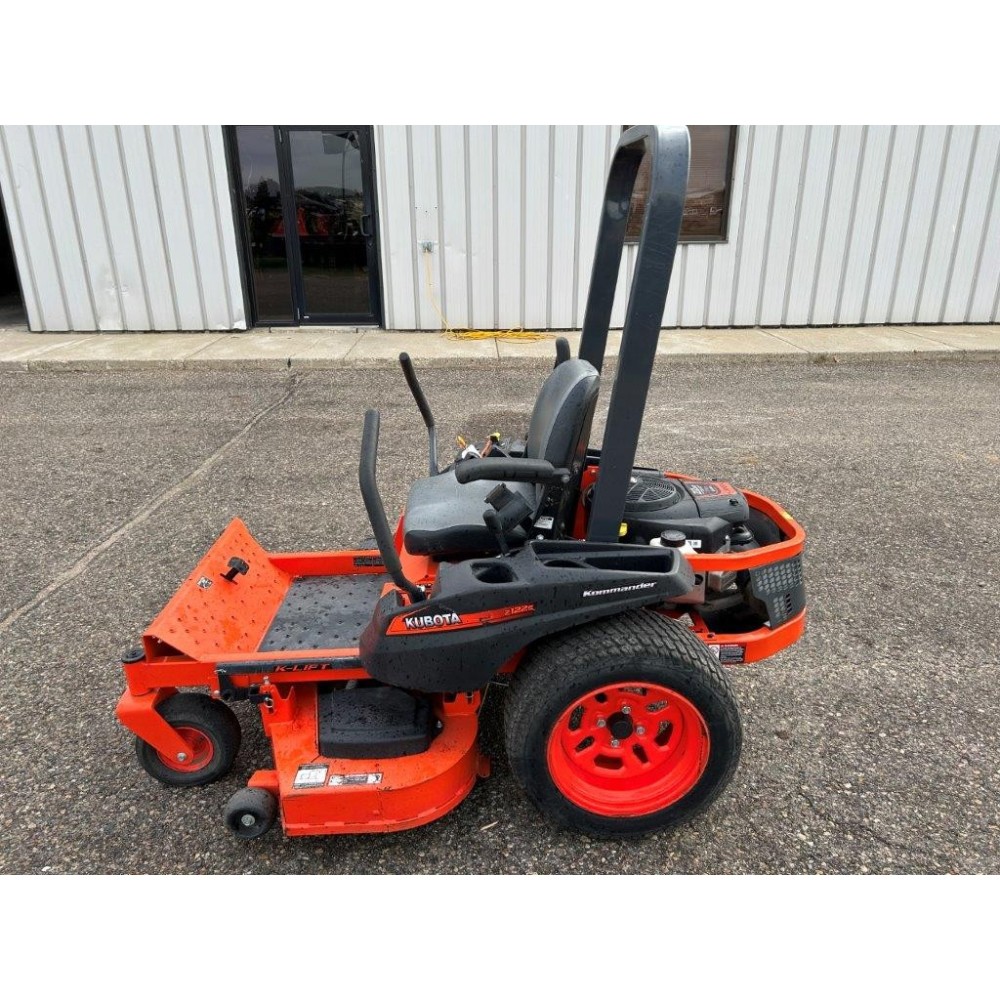 Kubota Z122EBR 48 In. Gas Zero Turn Riding Mower Used 2016 Z122EBR48