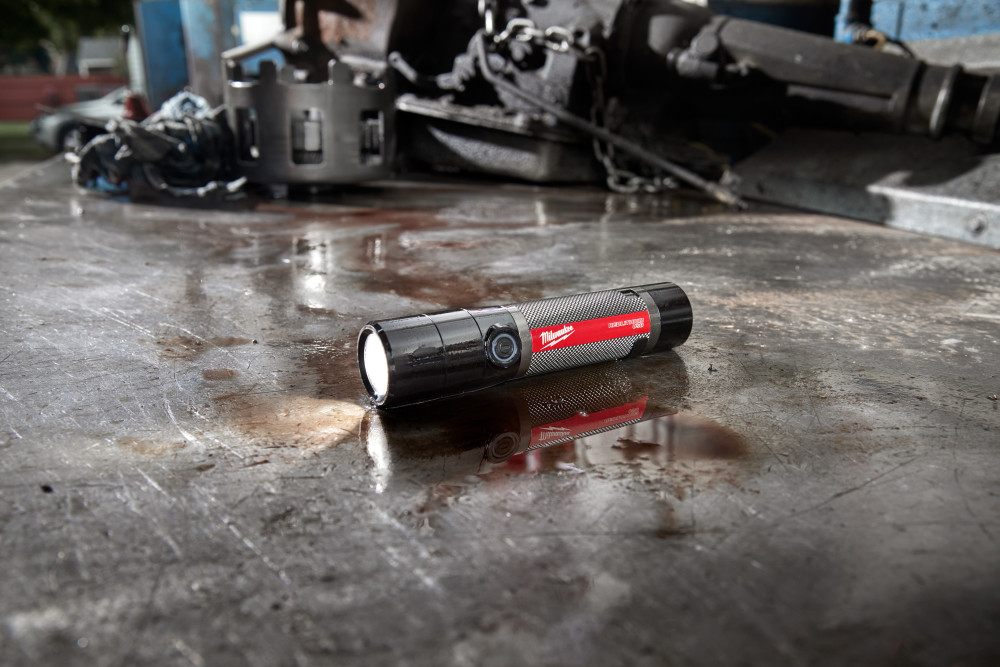 Milwaukee flashlight 800 lumens best sale