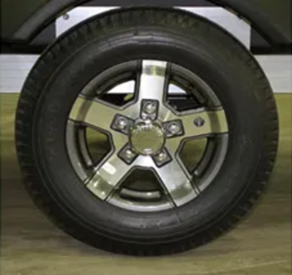 

Cargomax 8-57 Replacement Mag Wheel with Lugs and Cap