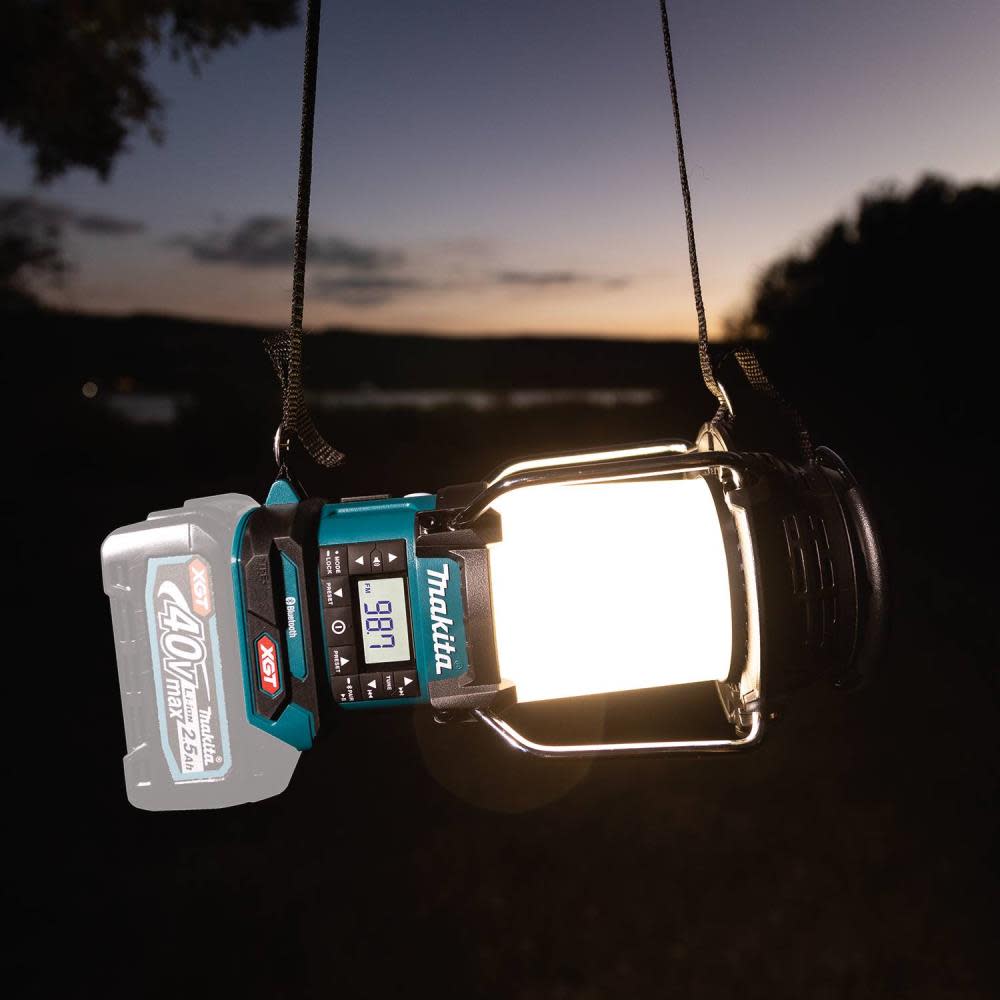 Makita 40V max XGT Lantern with Radio (Bare Tool) GRM04