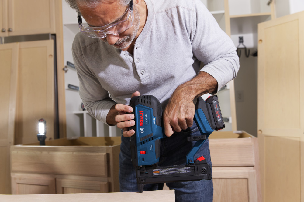 Bosch 18V Brushless 18 Gauge Narrow Crown Stapler Kit GTH18V 18MB12 Acme Tools
