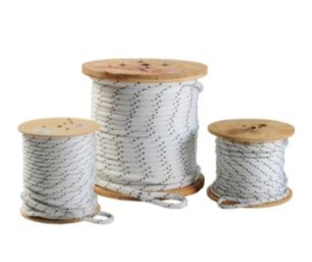 

Southwire 7/8 inch 900 ft. Double Braided Composite Rope AVG. Break. 32000 lb.