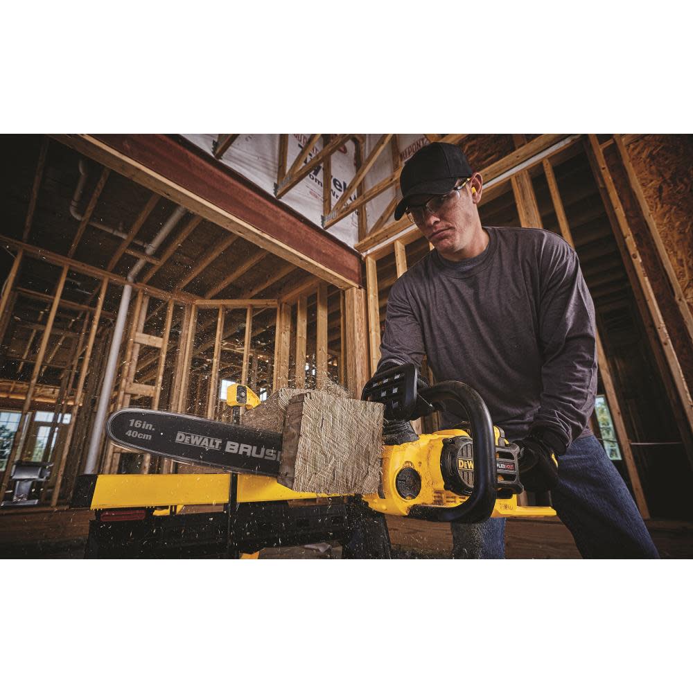 DEWALT FLEXVOLT 60V MAX Brushless Chainsaw Kit 16 Inch DCCS670T1